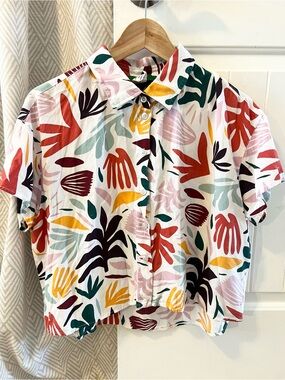 Women's Short-Sleeve Button-Down Shirt - Multicolor Leaf Print